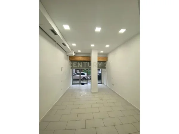 Tirane, jepet me qera ambjent biznesi Kati 0, 35 m² 450 € (Rruga Mine Peza)