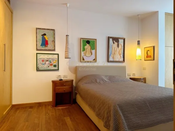 Tirane, jepet me qera apartament 2+1 Kati 4, 111 m² 1.300 € (liqeni i thate)