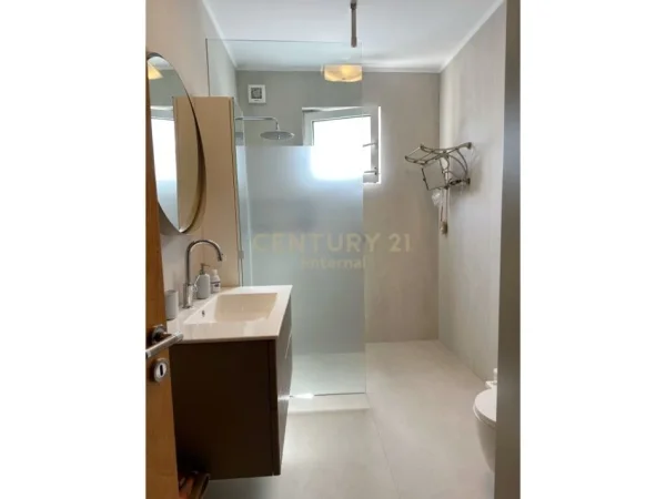 Tirane, jepet me qera apartament 2+1 Kati 4, 111 m² 1.300 € (liqeni i thate)
