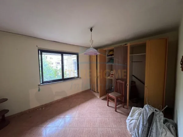 Tirane, shes apartament 2+1 Kati 4, 75 m² 170.000 € (Ali Demi)