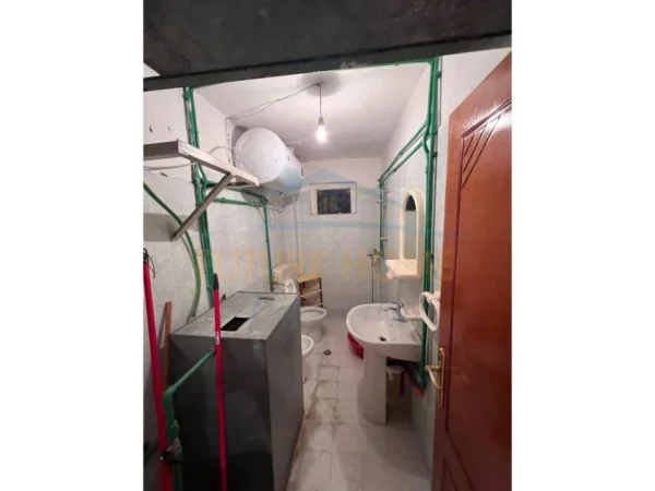 Tirane, shes apartament 2+1 Kati 4, 75 m² 170.000 € (Ali Demi)