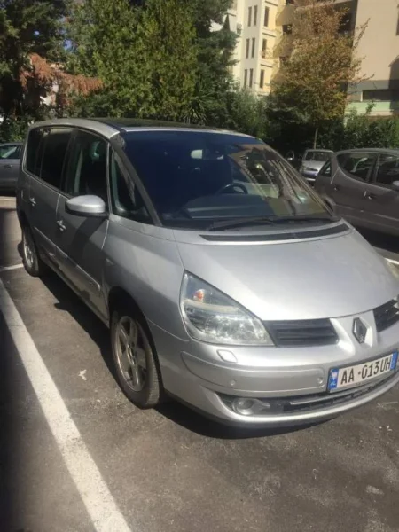 Tirane, shitet makine Renault Nafte, gri metalizato automatik Kondicioner 1.500 €