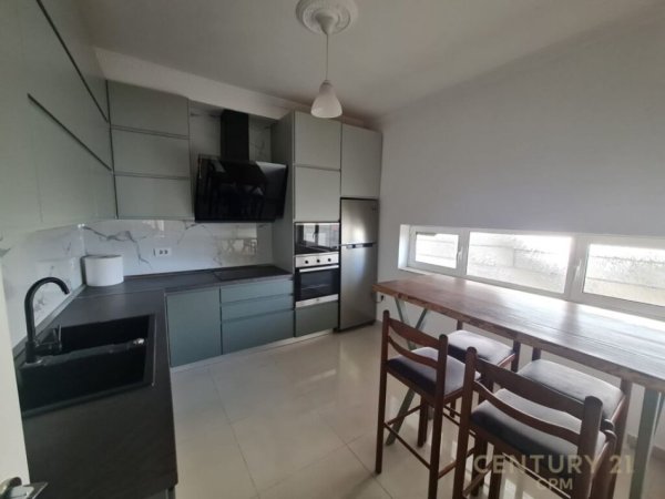 Tirane, jap me qera apartament 2+1+2+Post Parkimi , 127 m² 700 € (Kopshti Botanik Zoologjik)