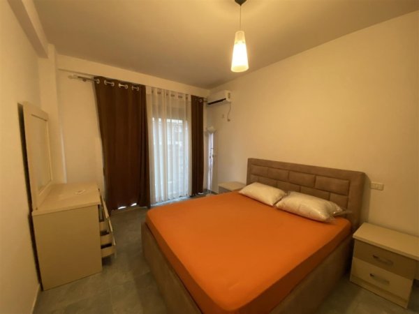 Tirane, jap me qera apartament 1+1+Ballkon Kati 3, 67 m² 400 € (Rruga Liqeni i Thate)