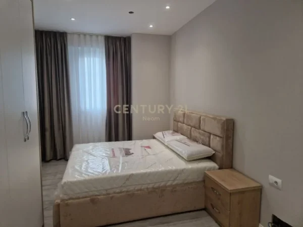 Tirane, jepet me qera apartament 1+1 Kati 2, 57 m² 450 € (laprake)