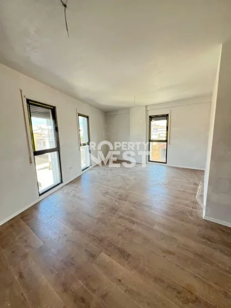 Tirane, shitet apartament 3+1 , 129 m² 185.500 € (xhamlliku)