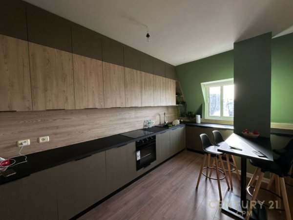 Tirane, jepet me qera apartament 2+1+Ballkon Kati 6, 150 m² 1.000 € (liqeni i thate)