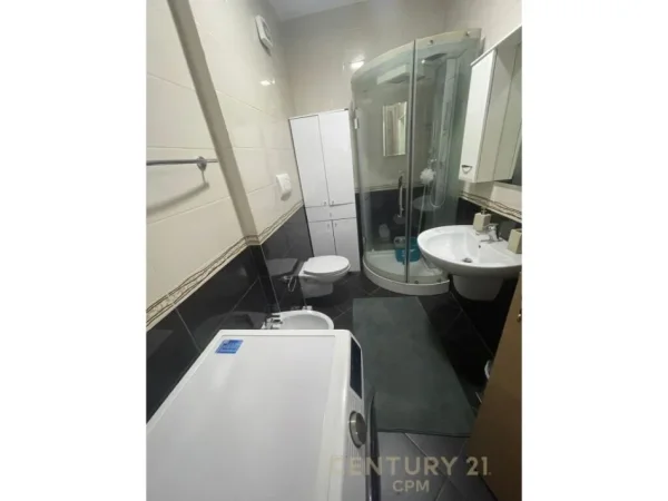 Tirane, jepet me qera apartament 1+1 Kati 3, 89 m² 500 € (rruga e dibres)