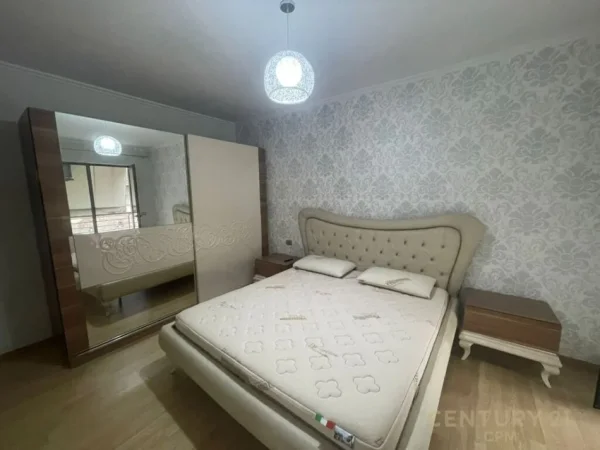 Tirane, jepet me qera apartament 1+1 Kati 3, 89 m² 500 € (rruga e dibres)