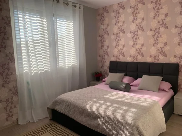 Tirane, shes apartament 2+1+Ballkon Kati 3, 95 m² 200.000 € (Rruga Liqeni i Thate)