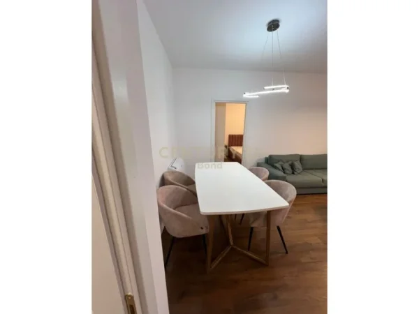Tirane, jepet me qera apartament 1+1 Kati 6, 65 m² 700 € (Rruga e barrikadave)