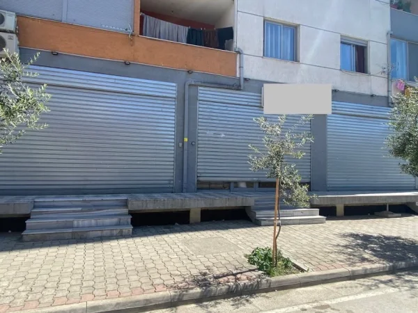 Tirane, shiten 3 dyqane dhe 1 magazine (bashke ose te veçuara) (Besi Alla, Misto Mame)