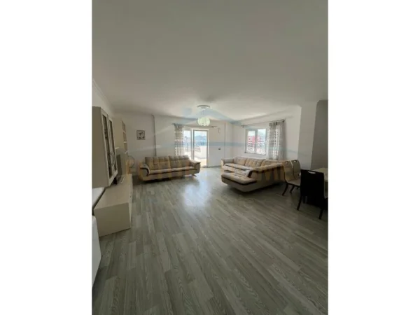 Tirane, jepet me qera apartament+verande | Penthouse 3+1+Ballkon Kati 9, 165 m² 1.500 € (SELVIA)