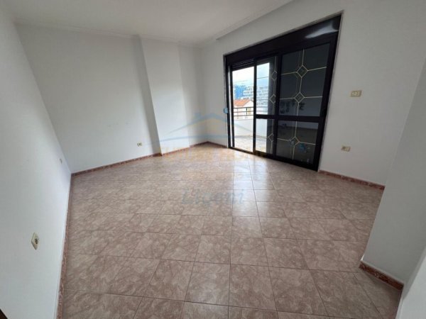 Tirane, jepet me qera apartament 2+1 Kati 7, 125 m² 1.000 € (BLLOK)