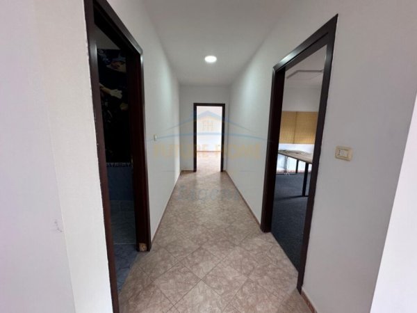 Tirane, jepet me qera apartament 2+1 Kati 7, 125 m² 1.000 € (BLLOK)