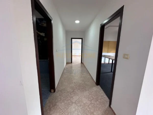 Tirane, jepet me qera apartament 2+1 Kati 7, 125 m² 1.000 € (BLLOK)