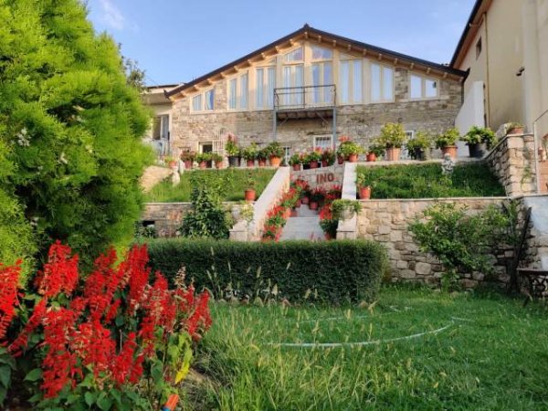 Tirane, jepet me qera apartament 2 Katshe Kati 1, 120 m² 2.000 Euro (surrel)