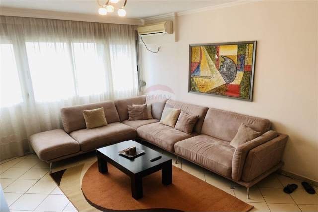 Tirane, jepet me qera apartament 2+1 105 m² 450 Euro (RRUGA KAVAJES)