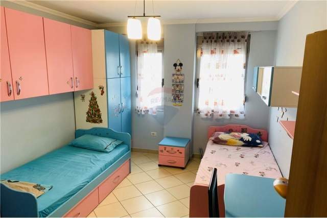 Tirane, jepet me qera apartament 2+1 105 m² 450 Euro (RRUGA KAVAJES)
