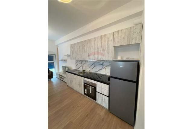 Tirane, jepet me qera apartament 2+1+BLK Kati 4, 932 m² 400 Euro (ALI DEMI)