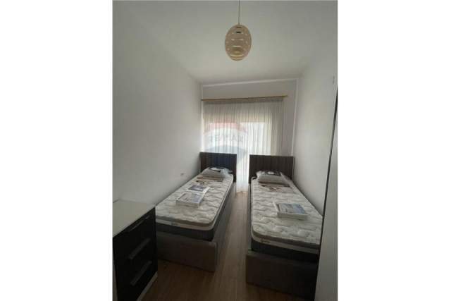 Tirane, jepet me qera apartament 2+1+BLK Kati 4, 932 m² 400 Euro (ALI DEMI)