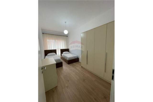 Tirane, jepet me qera apartament 2+1 Kati 6, 996 m² 400 Euro (KOMPLEKSI MANGALEM)
