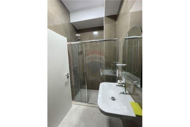 Tirane, jepet me qera apartament 2+1 Kati 6, 996 m² 400 Euro (KOMPLEKSI MANGALEM)