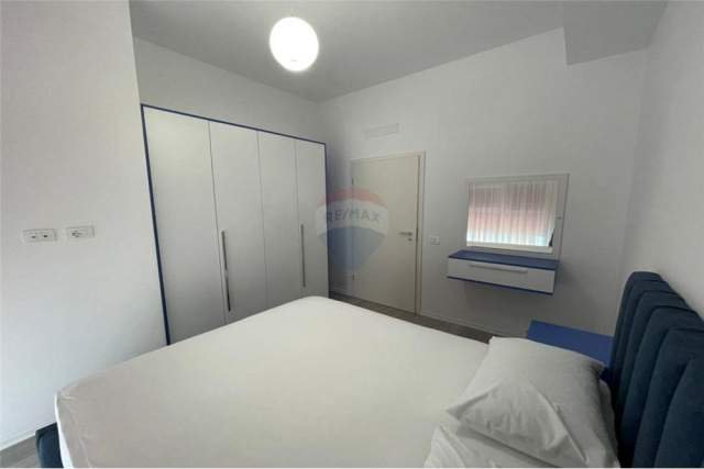Tirane, jepet me qera apartament 2+1 Kati 4, 85 m² 400 Euro (ALI DEM)