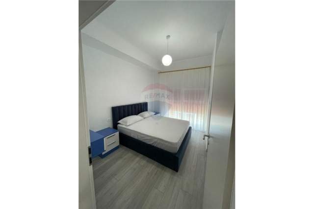 Tirane, jepet me qera apartament 2+1 Kati 4, 85 m² 400 Euro (ALI DEM)
