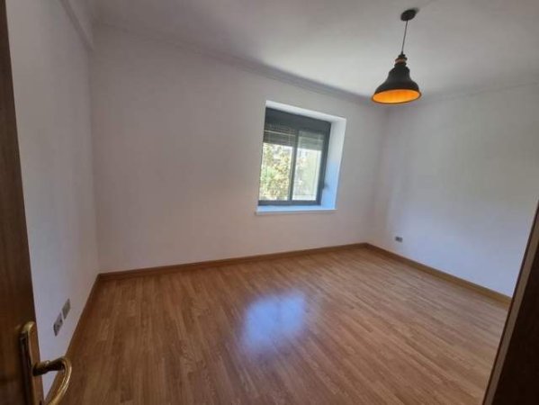 Tirane, jepet me qera zyre Kati 1, 75 m² 650 Euro (Bulevardi Zogu i 1)