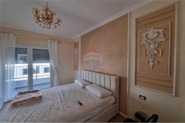 Tirane, jepet me qera apartament 2+1 Kati 7, 116 m² 900 Euro (e dibres)
