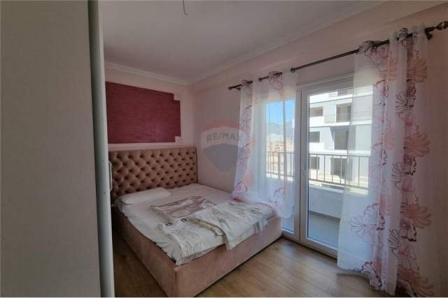 Tirane, jepet me qera apartament 2+1 Kati 7, 116 m² 900 Euro (e dibres)