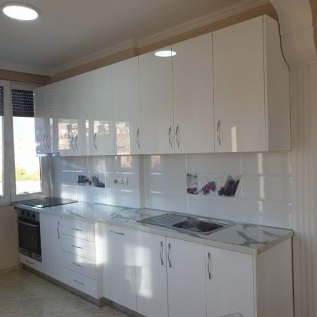 Tirane, jepet me qera apartament 1+1+BLK Kati 6, 84 m² 350 Euro (Rruga Kongresi i Manastirit)