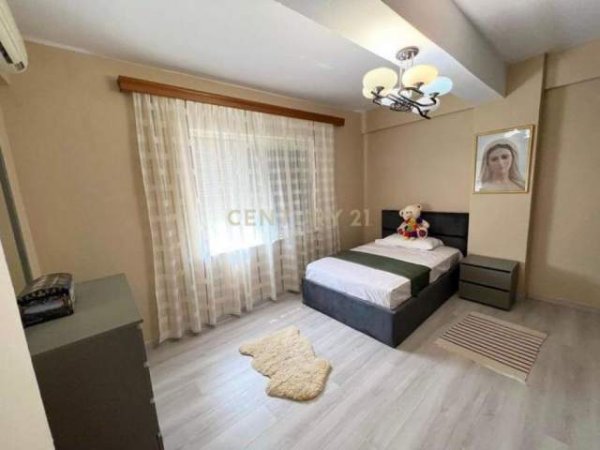 Tirane, jepet me qera apartament 3+1+A+BLK Kati 6, 120 m² 700 Euro (Blv. Zogu i Pare)