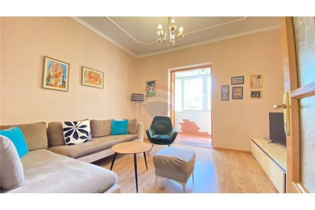 Tirane, jepet me qera apartament 2+1 92 m² 600 Euro (BLLOK)