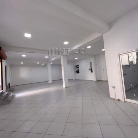 Tirane, jepet me qera magazine Kati 1, 260 m² 1.500 Euro (Don Bosko)