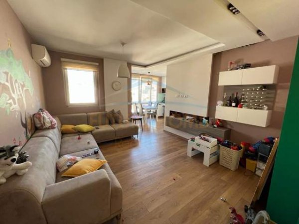 Tirane, shes apartament Dublex Kati 7, 172 m² 260.000 Euro (Rruga e Barrikadave)