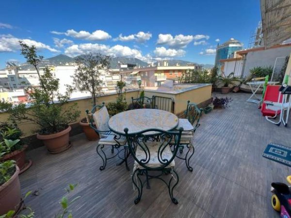 Tirane, shes apartament Dublex Kati 7, 172 m² 260.000 Euro (Rruga e Barrikadave)