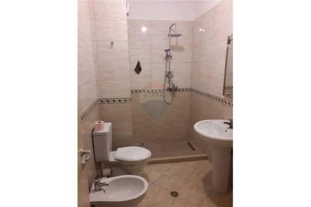 Tirane, jepet me qera apartament 1+1+BLK Kati 2, 69 m² 370 Euro (Liqeni i Thate)