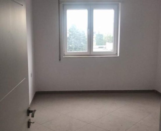 Tirane, jepet me qera apartament 1+1+BLK Kati 2, 70 m² 300 Euro (shikut)