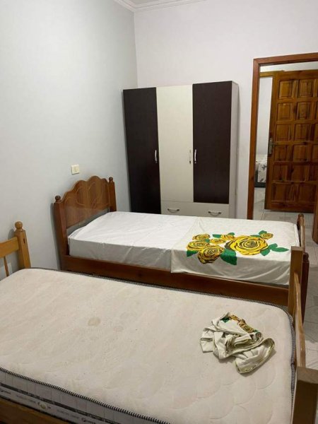 Tirane, jepet me qera apartament 2+1 Kati 3, 400 Euro (rruga  Vasfi Samimi)