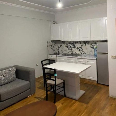 Tirane, jepet me qera apartament 2+1 Kati 3, 400 Euro (rruga  Vasfi Samimi)