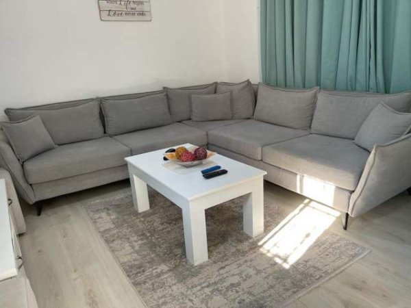Tirane, jepet me qera apartament 3+1 Kati 1, 150 m² 500 Euro (rruga Idriz Dollaku)