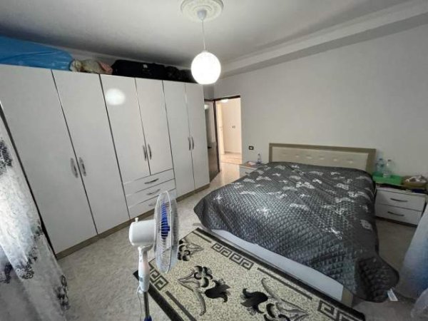 Tirane, jepet me qera apartament 3+1 Kati 1, 150 m² 500 Euro (rruga Idriz Dollaku)