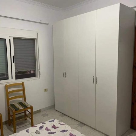 Tirane, jepet me qera apartament 3+1 Kati 1, 150 m² 500 Euro (rruga Idriz Dollaku)