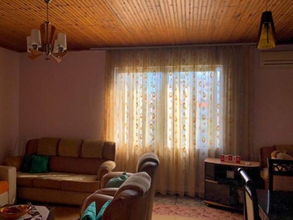 Tirane, jepet me qera apartament 1+1 Kati 5, 85 m² 400 Euro (shallvaret)