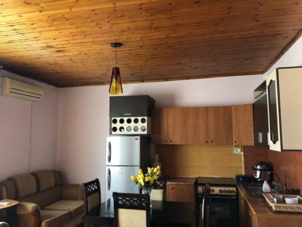 Tirane, jepet me qera apartament 1+1 Kati 5, 85 m² 400 Euro (shallvaret)