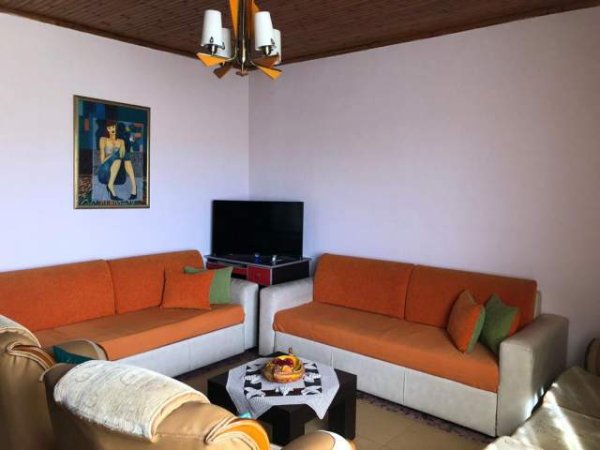 Tirane, jepet me qera apartament 1+1 Kati 5, 85 m² 400 Euro (shallvaret)