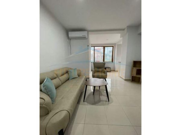 Tirane, jepet me qera apartament 1+1+A+BLK Kati 1, 60 m² 500 Euro (Pranë Qendrës Globe) PARK27604