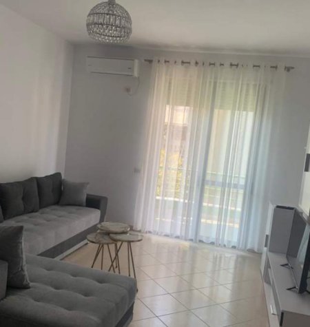 Tirane, jepet me qera apartament Kati 5, 280 Euro (FRESK)